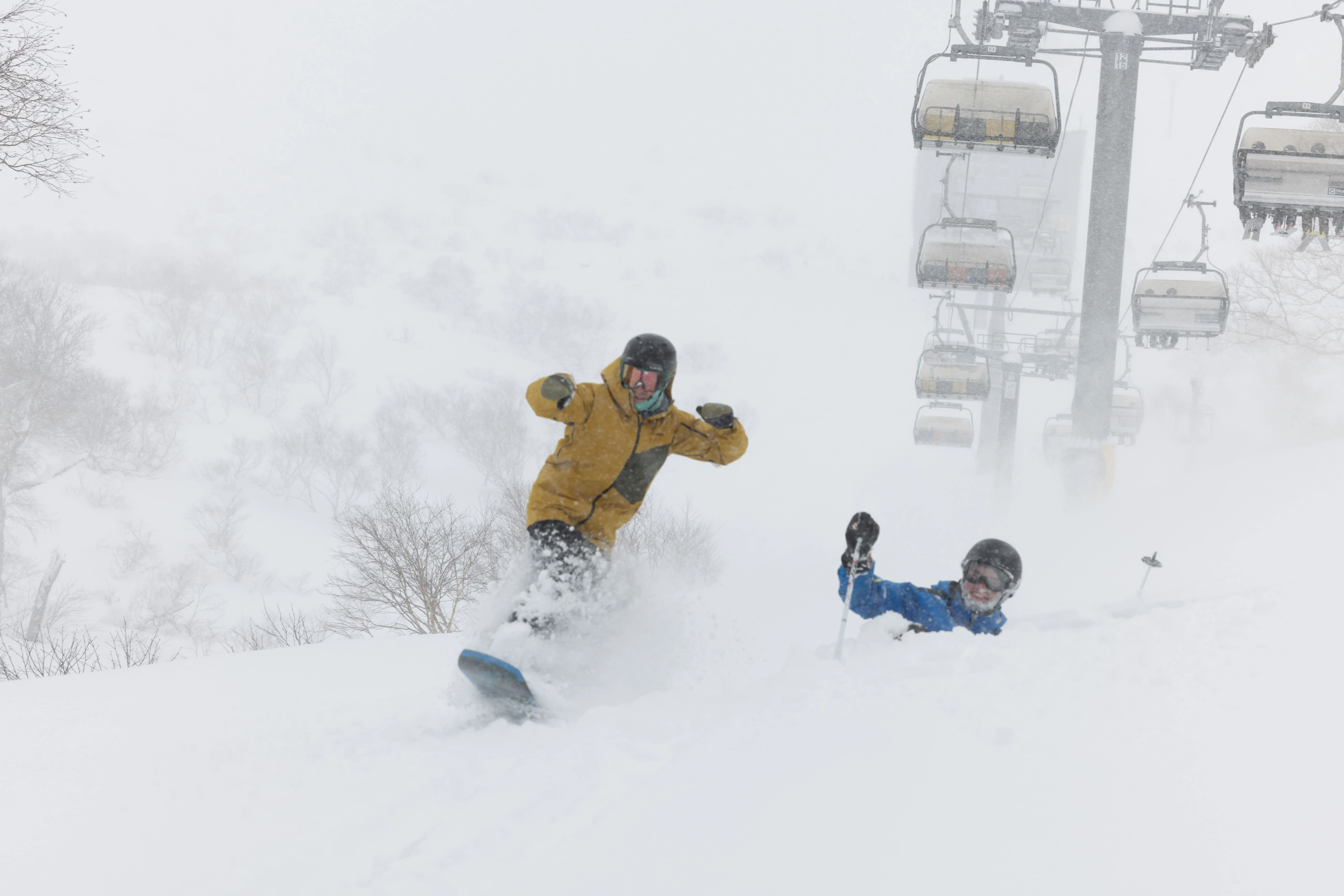 hirafupow.webp deep powder in niseko ski resort
