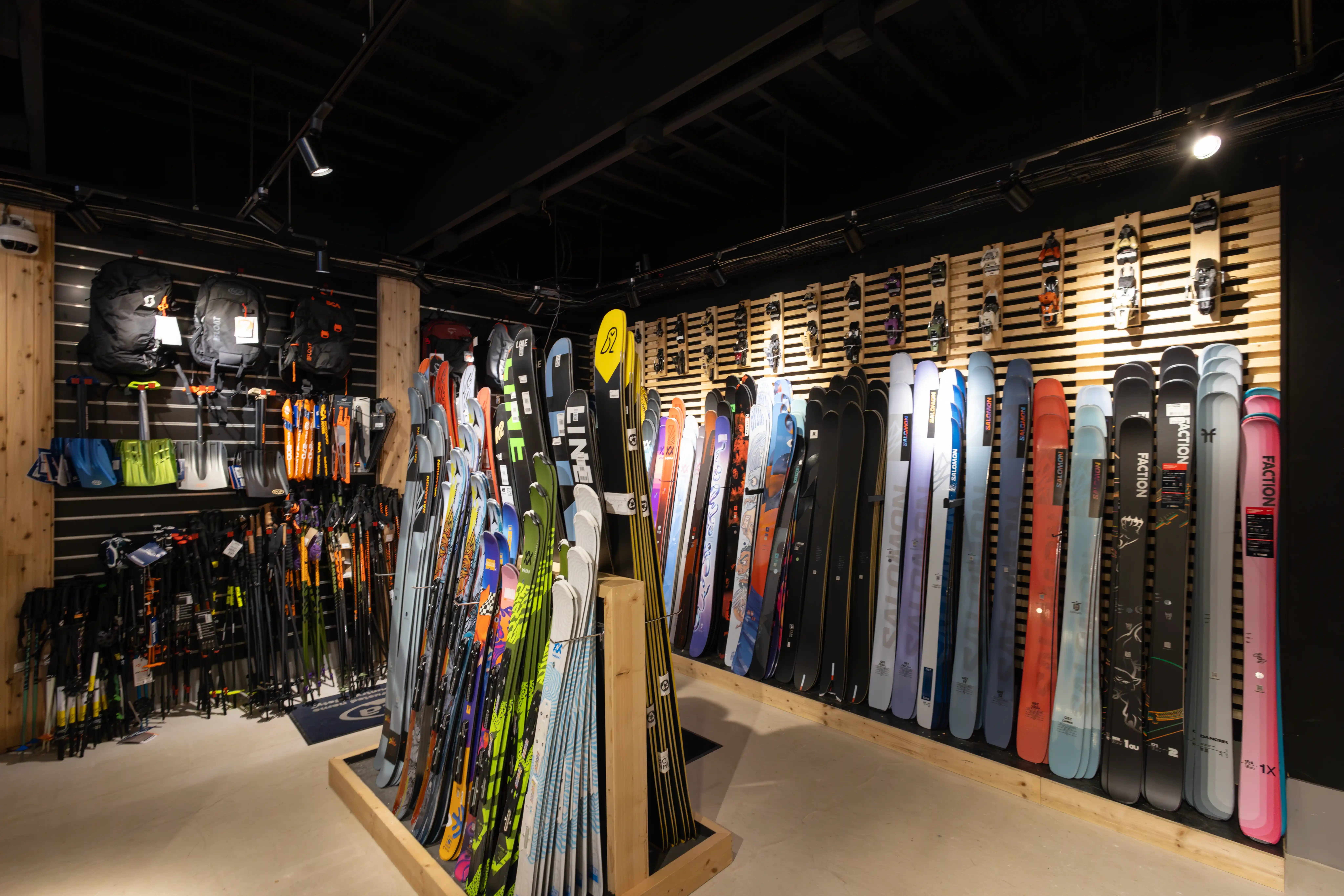 15-12-23_SummitStoreShoot_IP-6_11zon.webp ski shop