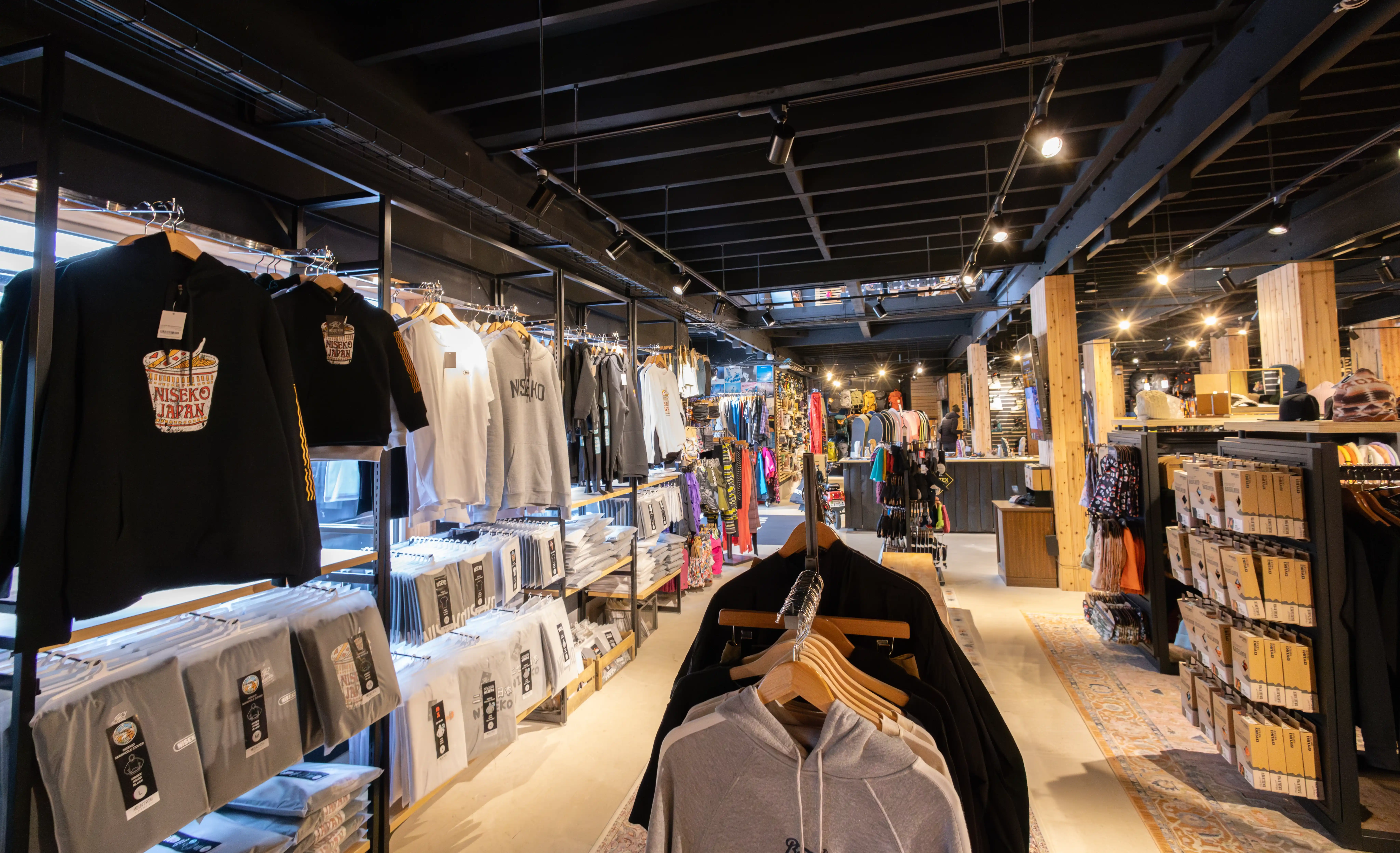 15-12-23_SummitStoreShoot_IP-12_11zon.webp retail snowsports store