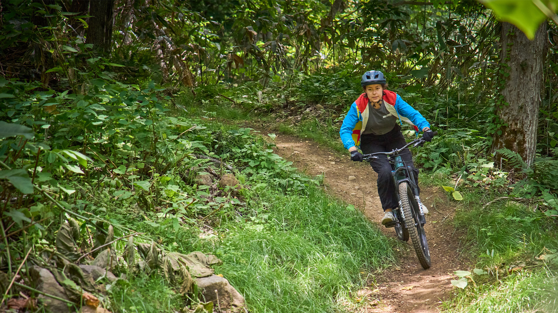 ニセコ、白馬でマウンテンバイクレッスン | リズム