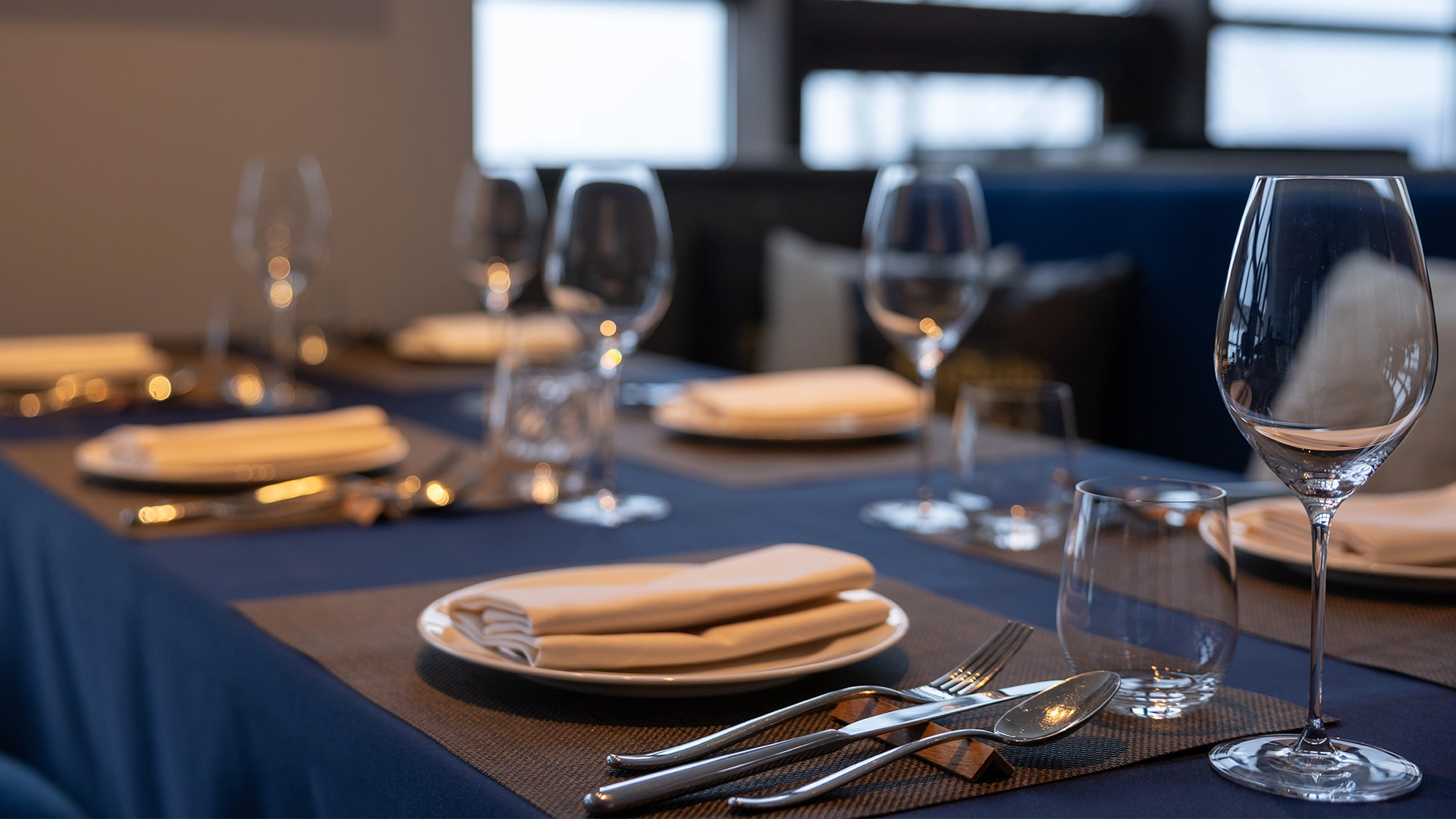 tablesetting.webp tablesetting.webp